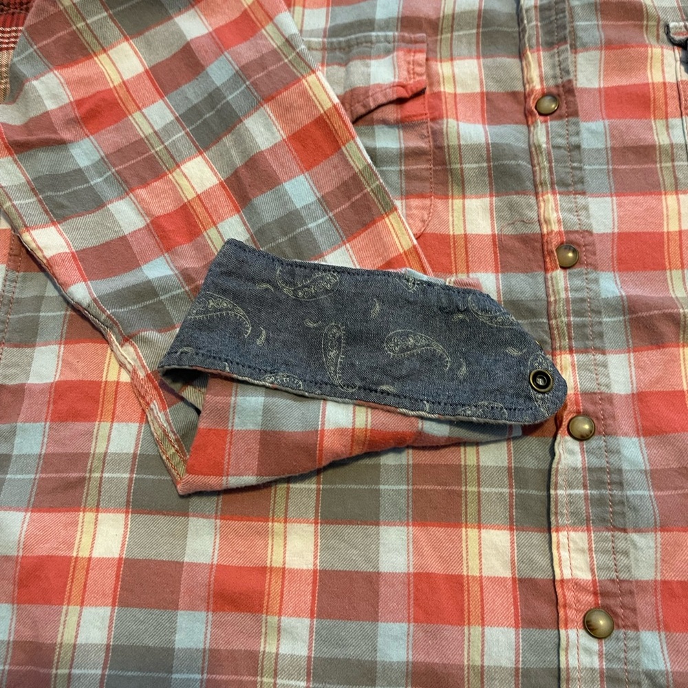 Ladies Snap Button-down Top - Picture 10 of 11
